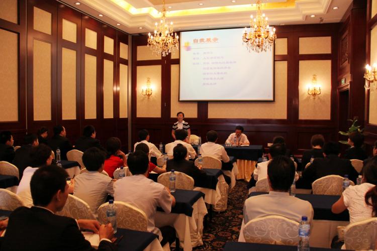 集團酒店產(chǎn)業(yè)部舉行中高層干部禮儀培訓(xùn)會議