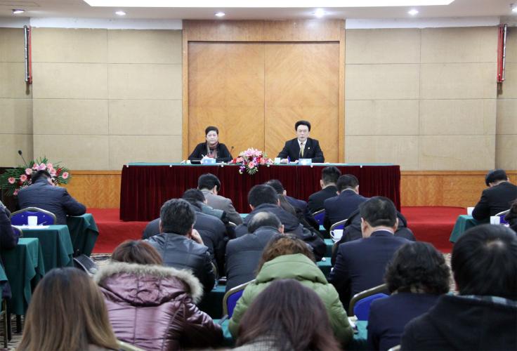 2013年2月22日集團(tuán)召開(kāi)部室全體人員會(huì)，交流匯報(bào)新一年工作