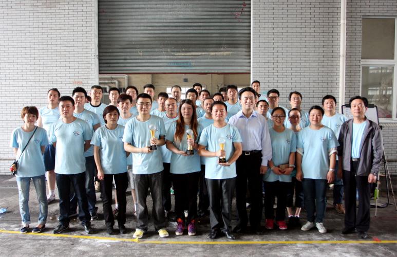 2013年5月18日集團(tuán)舉辦第三屆企業(yè)文化節(jié)首場(chǎng)拔河、跳繩比賽冠亞季軍合影