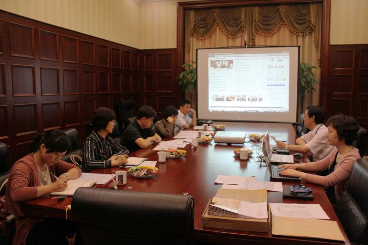 2013年5月27日嘉定區(qū)委組織部、區(qū)社工委領(lǐng)導(dǎo)來(lái)集團(tuán)檢查黨務(wù)工作