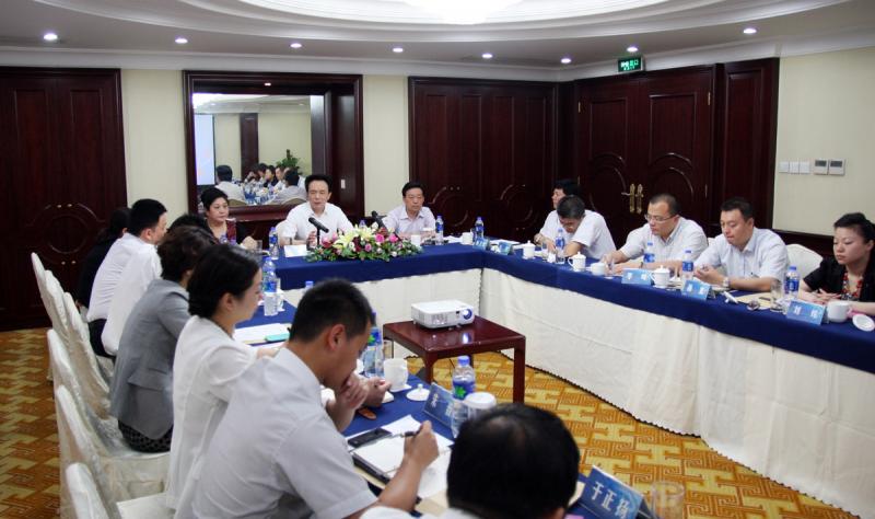 2014年7月10日集團(tuán)在新協(xié)通國(guó)際大酒店召開(kāi)二屆十四次董事會(huì)暨股東代表大會(huì)