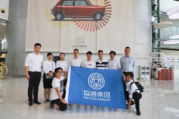 2018年5月4日集團團委組織開展“五四”青年節(jié)活動